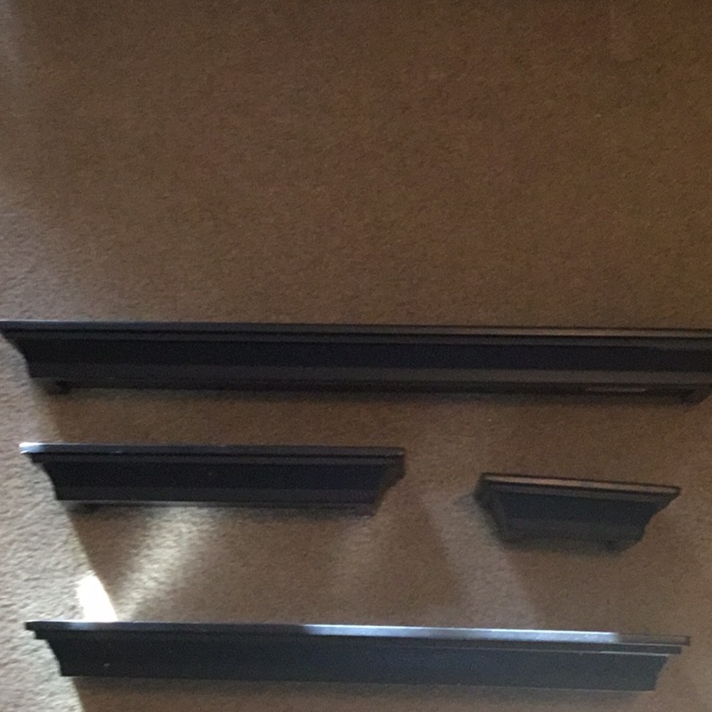 Set of wall shelves